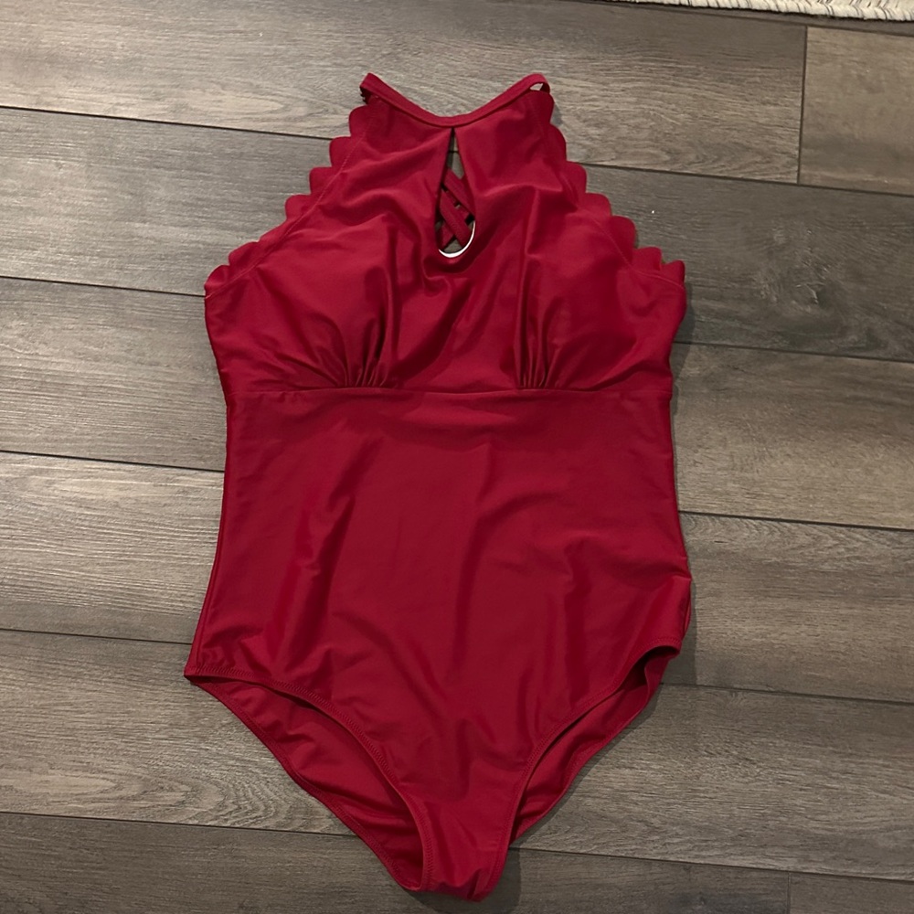 Scalloped Women's Swimsuit NEW